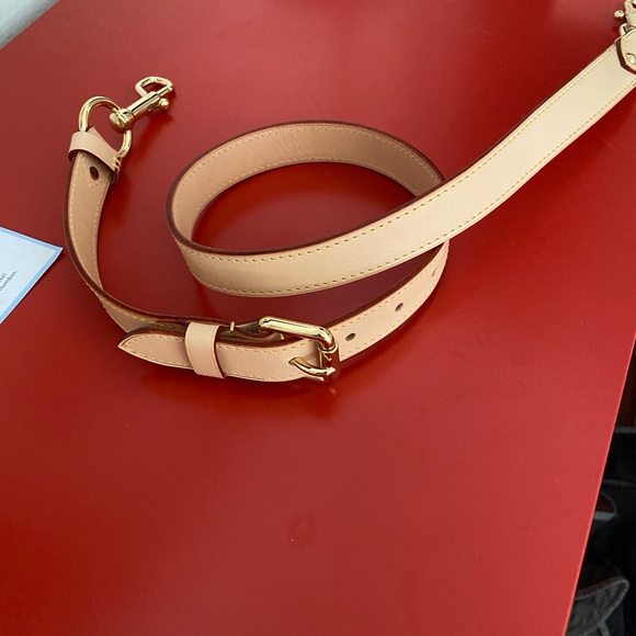 Louis Vuitton vachetta leather shoulder strap. - Picture 4 of 8